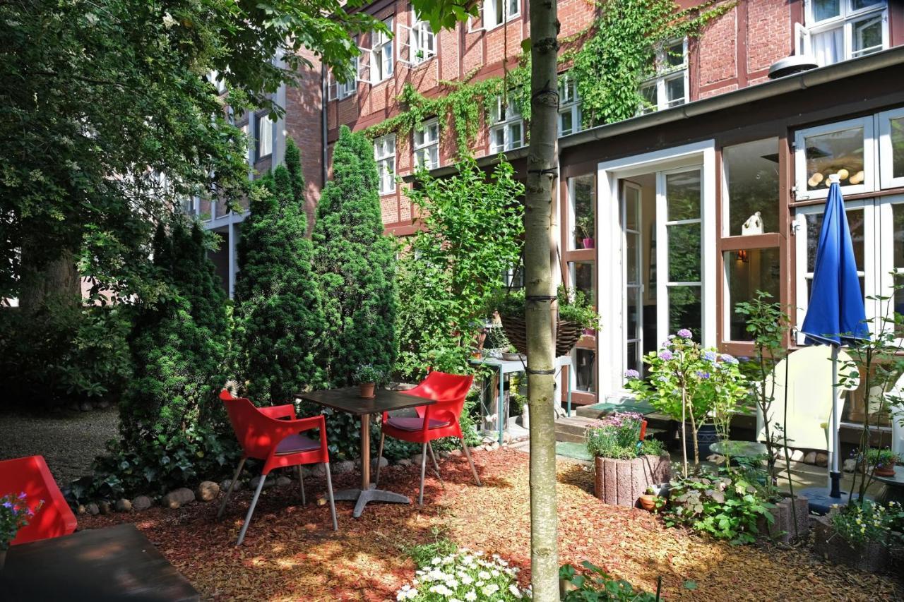 Frauenhotel Hanseatin - Women Only Hamburg Exterior photo